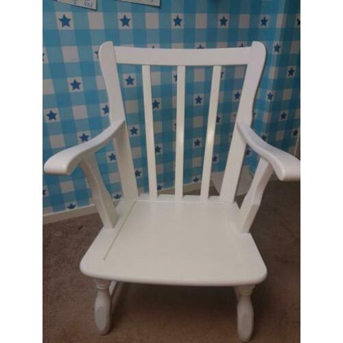 Witte stoel kinderkamer