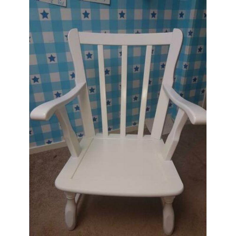Witte stoel kinderkamer