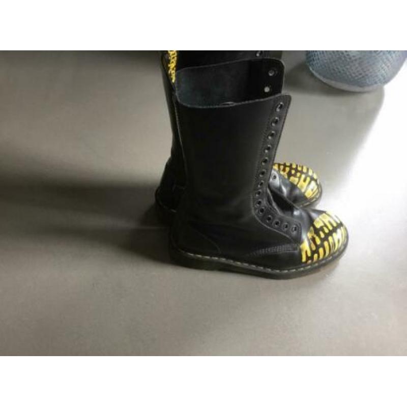 Hoge dr martens, on paar, maat 39 en maat 41