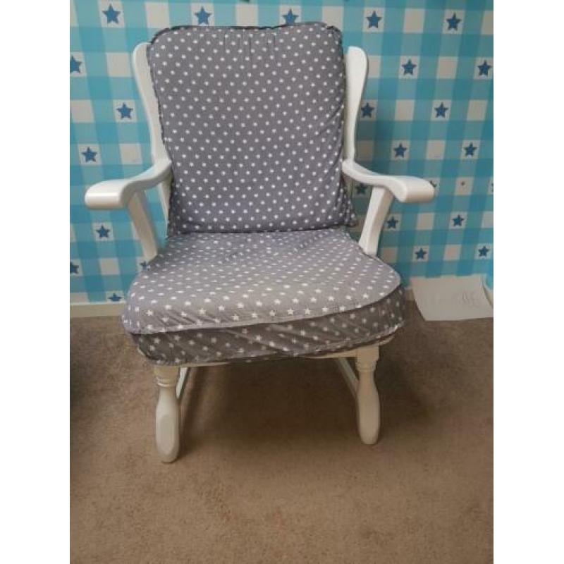 Witte stoel kinderkamer