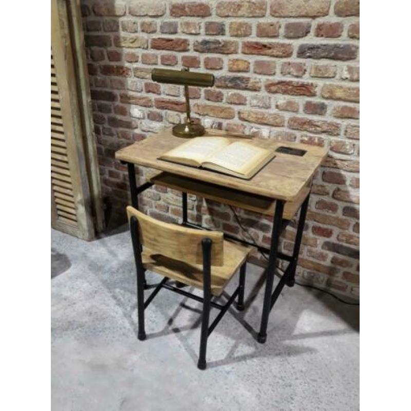 sober stoer vintage industrieel burootje schooltafeltje r