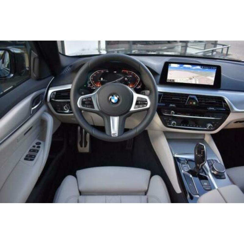 BMW 5 Serie 520i High Executive M Sport Eifenbeinweiss Nappa