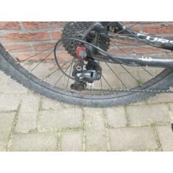 Leuke cube cross 27.5 inch mtb met fox voorvork
