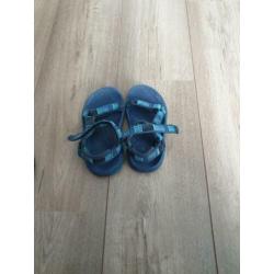 Blauwe Teva's maat 29/30
