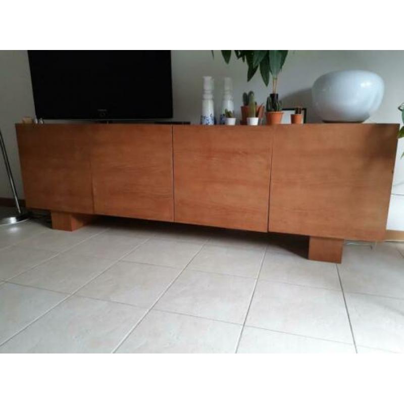 Mooi, teak houten en zeer zwaar dressoir tv-meubel.