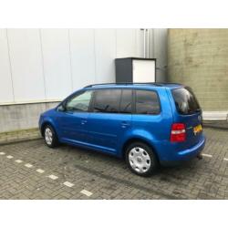 Volkswagen Touran 1.6 16V FSI Highline DSG NAVi DVD