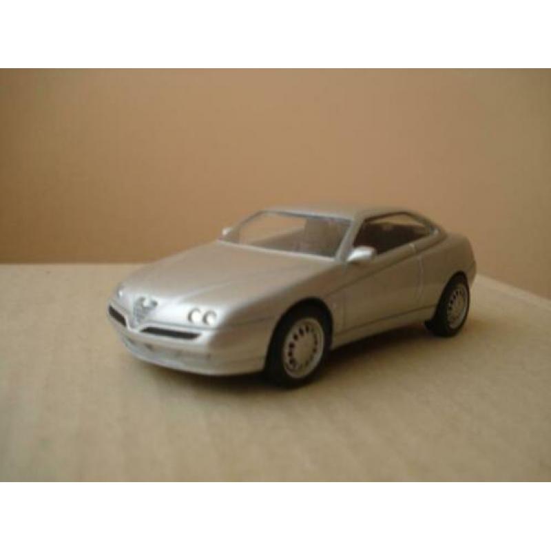 alfa romeo GTV 916 1/43
