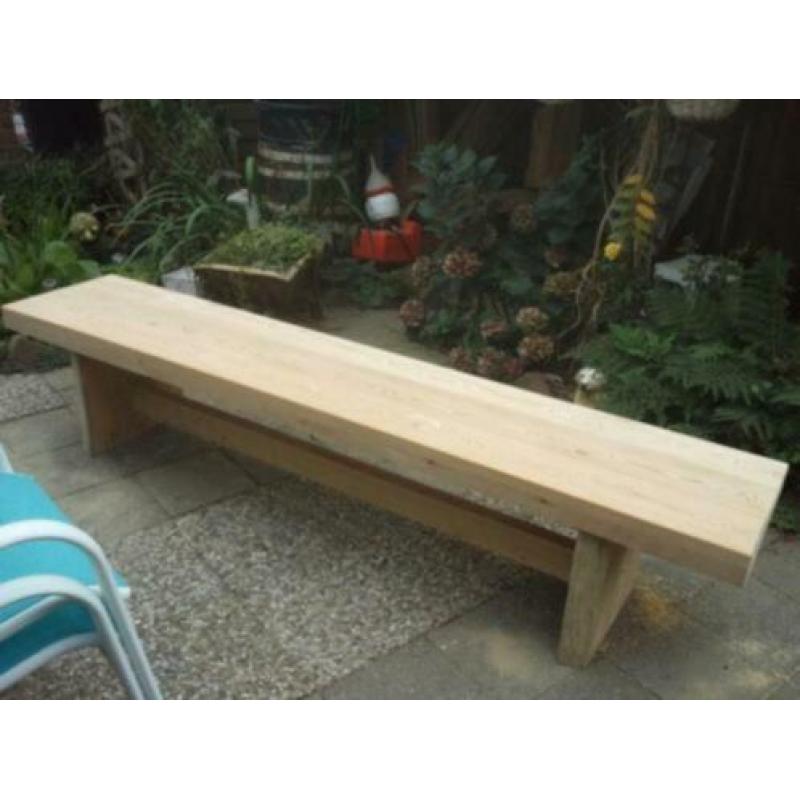 Diverse houten tuinbankjes