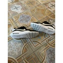 Nike Air zwart zgan met gratis waterschoen 29,5