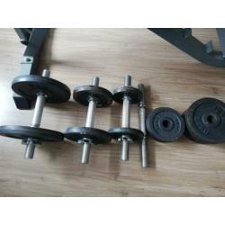 Sport bankje plus dumbells en schijven totaal 32,5 kg