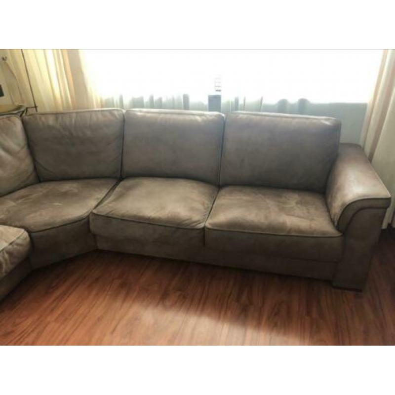 Goed onderhouden suède leer hoekbank