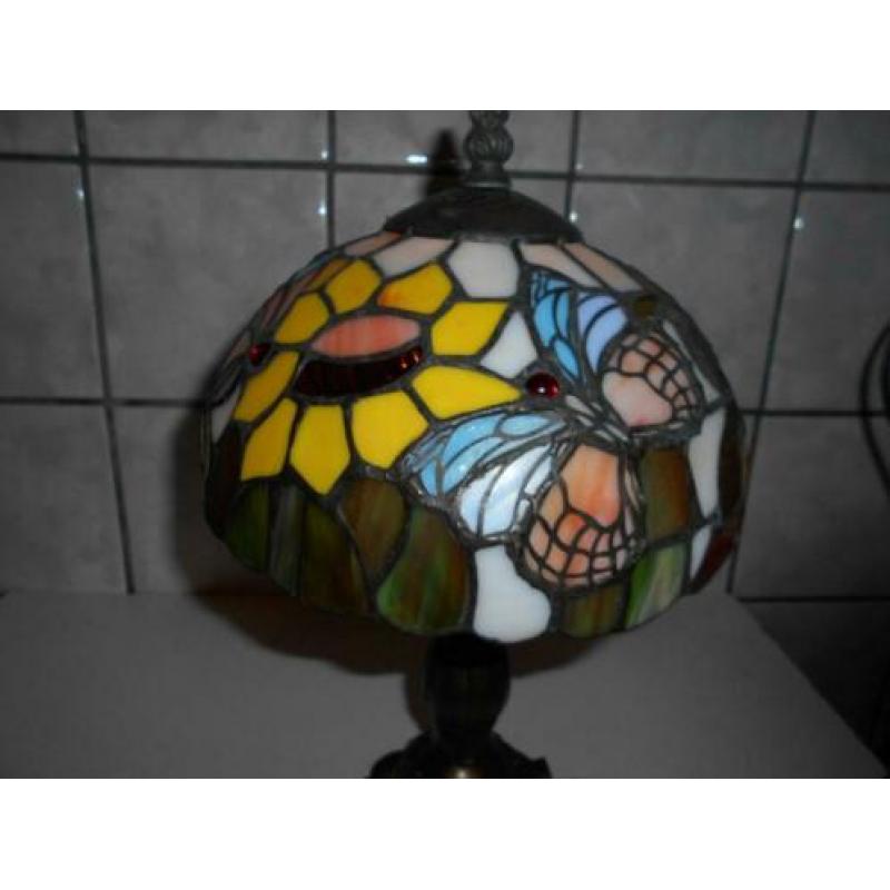 Tiffany glas vlinder lamp 33 hoog kap 20 breed