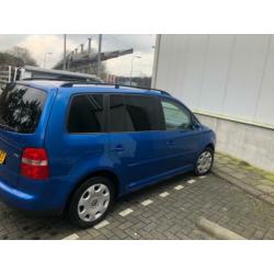 Volkswagen Touran 1.6 16V FSI Highline DSG NAVi DVD