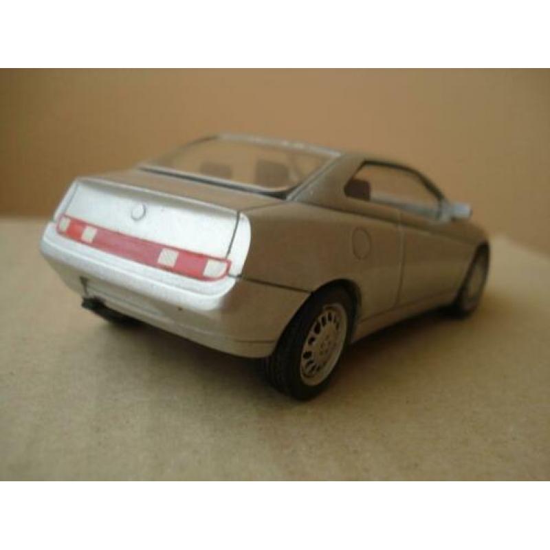 alfa romeo GTV 916 1/43