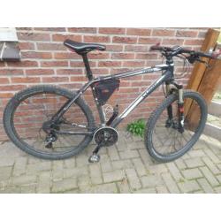 Leuke cube cross 27.5 inch mtb met fox voorvork