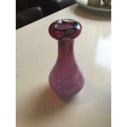 2 vazen van geblazen glas zeegroen en oud roze 20 cm hoog