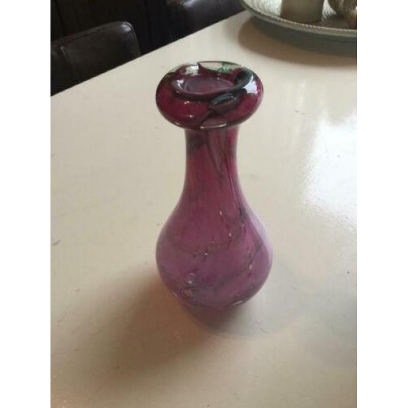 2 vazen van geblazen glas zeegroen en oud roze 20 cm hoog