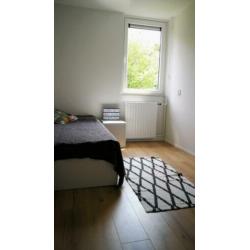 Verkoop je lege huis sneller met deze kartonnen meubelen!