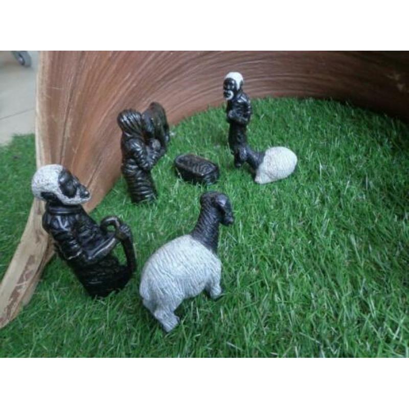 Bijzondere Afrikaanse kerststal met 10 stenen figuren +stal