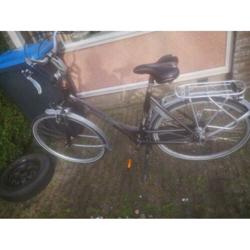 z.g.a.n dames fiets. Batavus