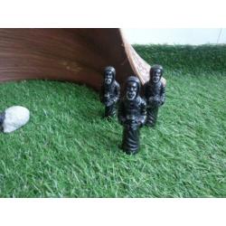 Bijzondere Afrikaanse kerststal met 10 stenen figuren +stal