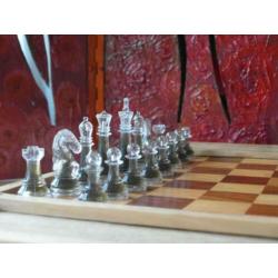 Houten schaakbord met acrylic schaakstukken,schaakspel