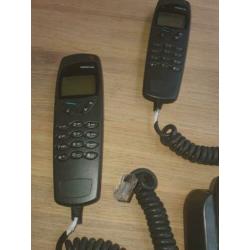 Auto telefoon werkend, met 2 toestellen. Magazijn restant.
