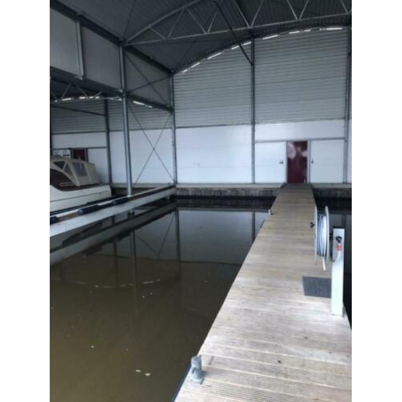 Te huur schiphuis met garage en parkeerplaats in Heeg