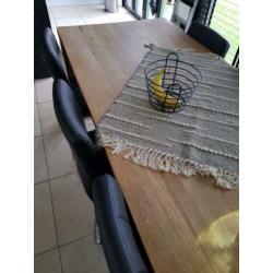 Degelijke massief blank eiken tafel (200×90) met 6 stoelen..