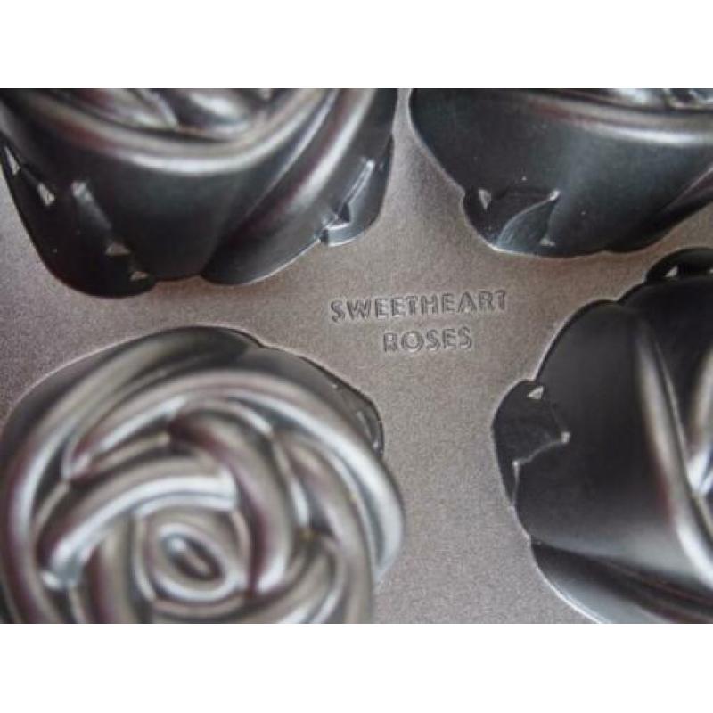 002 Nordicware bakvorm, Sweetheart Roses, zgan