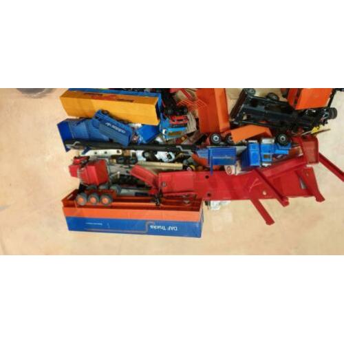 Oude siku en lion toys