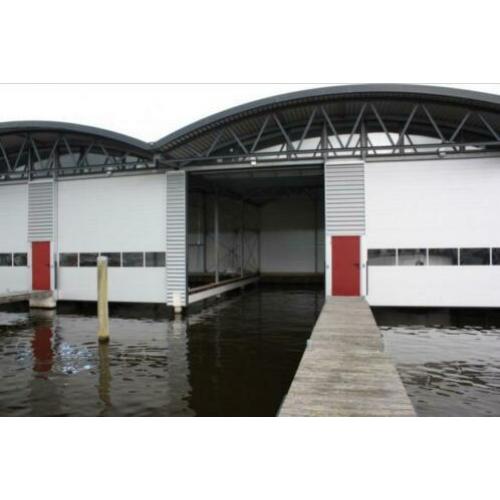 Te huur schiphuis met garage en parkeerplaats in Heeg