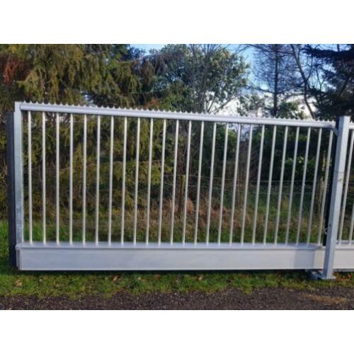 vrijdr. aluminium elektr.schuifpoort 7 mtr doorgang bj.2016