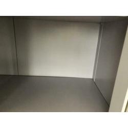Ikea kast, vitrinekast kan ook als boekenkast. Kleur lila