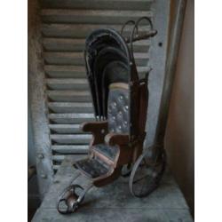 Decoratieve oude fiets duwfiets driewieler *Etage3*