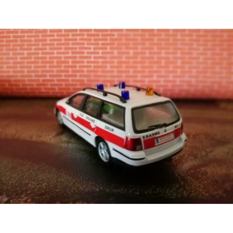 VW Passat Ambulance 1:43