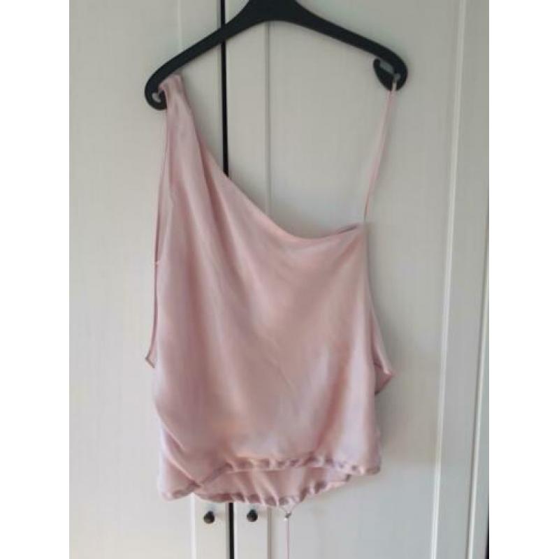 Nieuw en originele armani top. Niet gedragen. Mt 40
