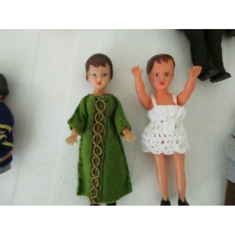 leuke oude poppenhuis popjes van rubber