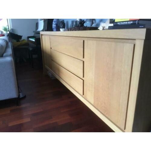 Degelijk blank eiken dressoir