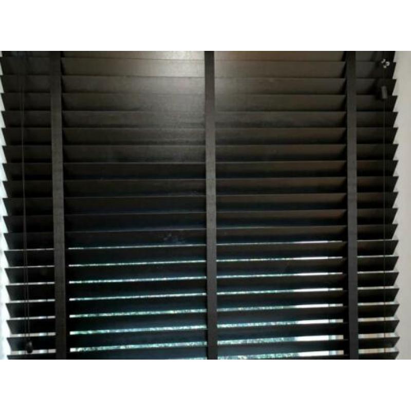Houten jaloezie zwart 105x140. Nieuw
