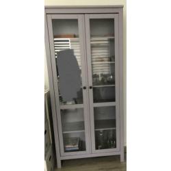 Ikea kast, vitrinekast kan ook als boekenkast. Kleur lila