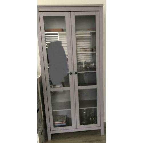 Ikea kast, vitrinekast kan ook als boekenkast. Kleur lila