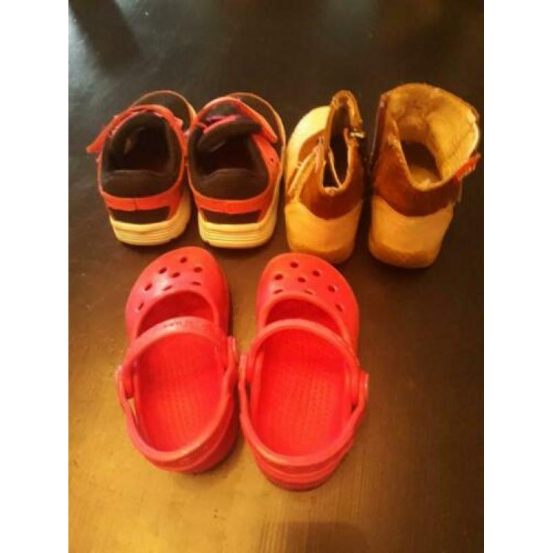 2 paar schoenen en 1 paar crocs maat 21