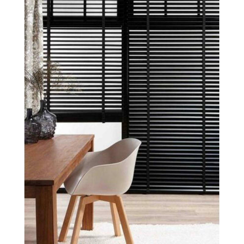 Houten jaloezie zwart 105x140. Nieuw