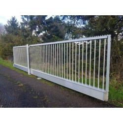 vrijdr. aluminium elektr.schuifpoort 7 mtr doorgang bj.2016
