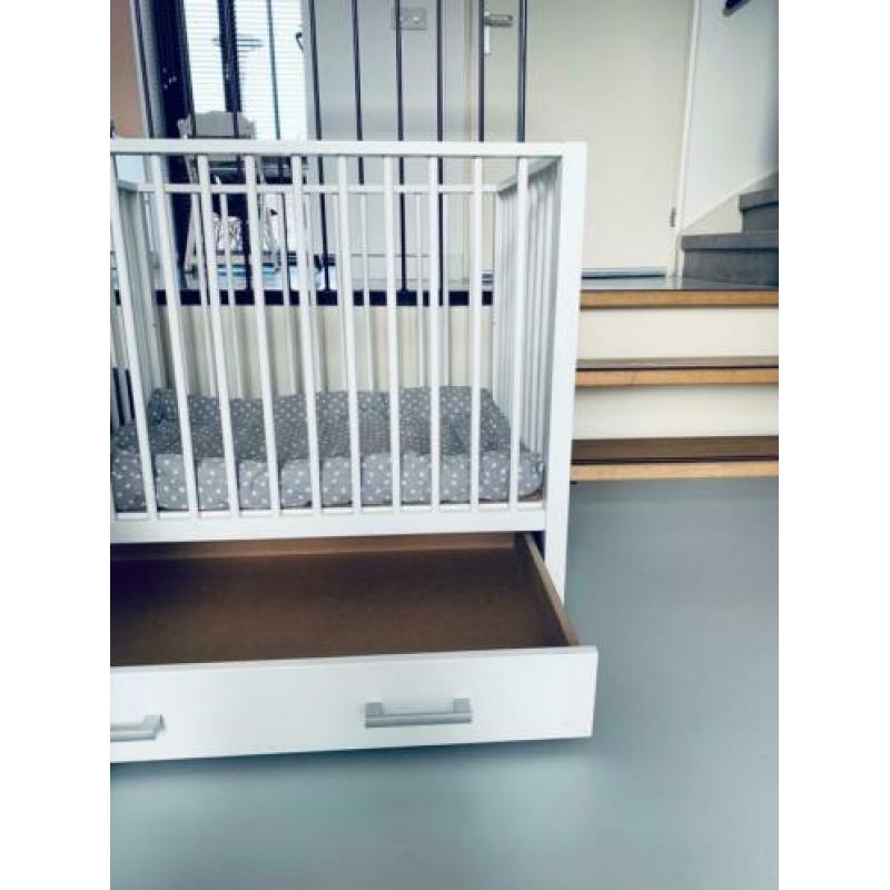 Box met lade, boxkleed en opbergzak