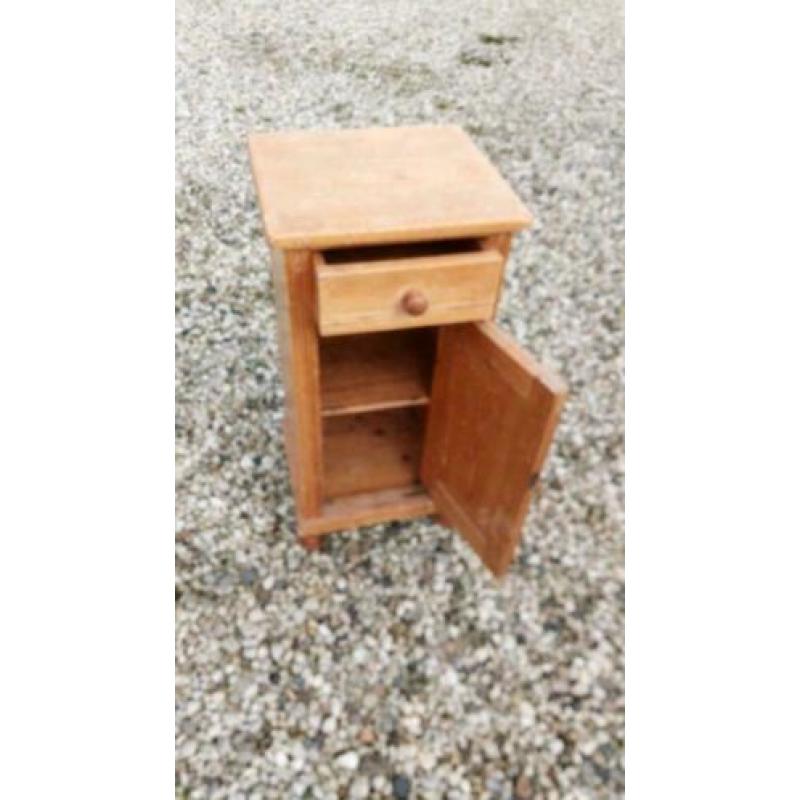 670 a, antiek grenenhouten nachtkastje te koop