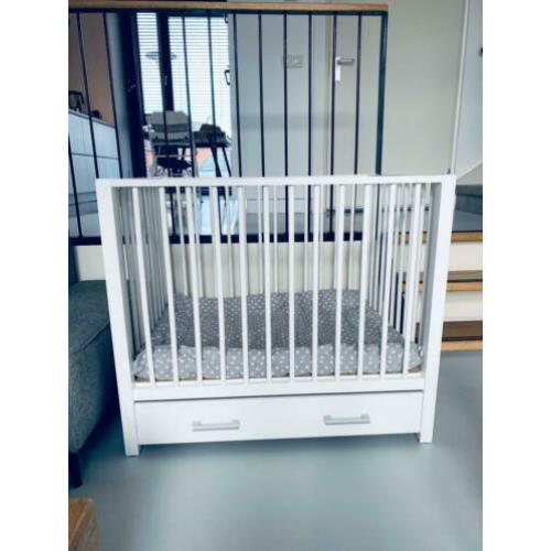 Box met lade, boxkleed en opbergzak