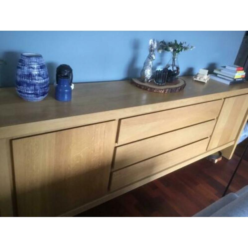 Degelijk blank eiken dressoir