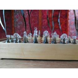 Houten schaakbord met acrylic schaakstukken,schaakspel
